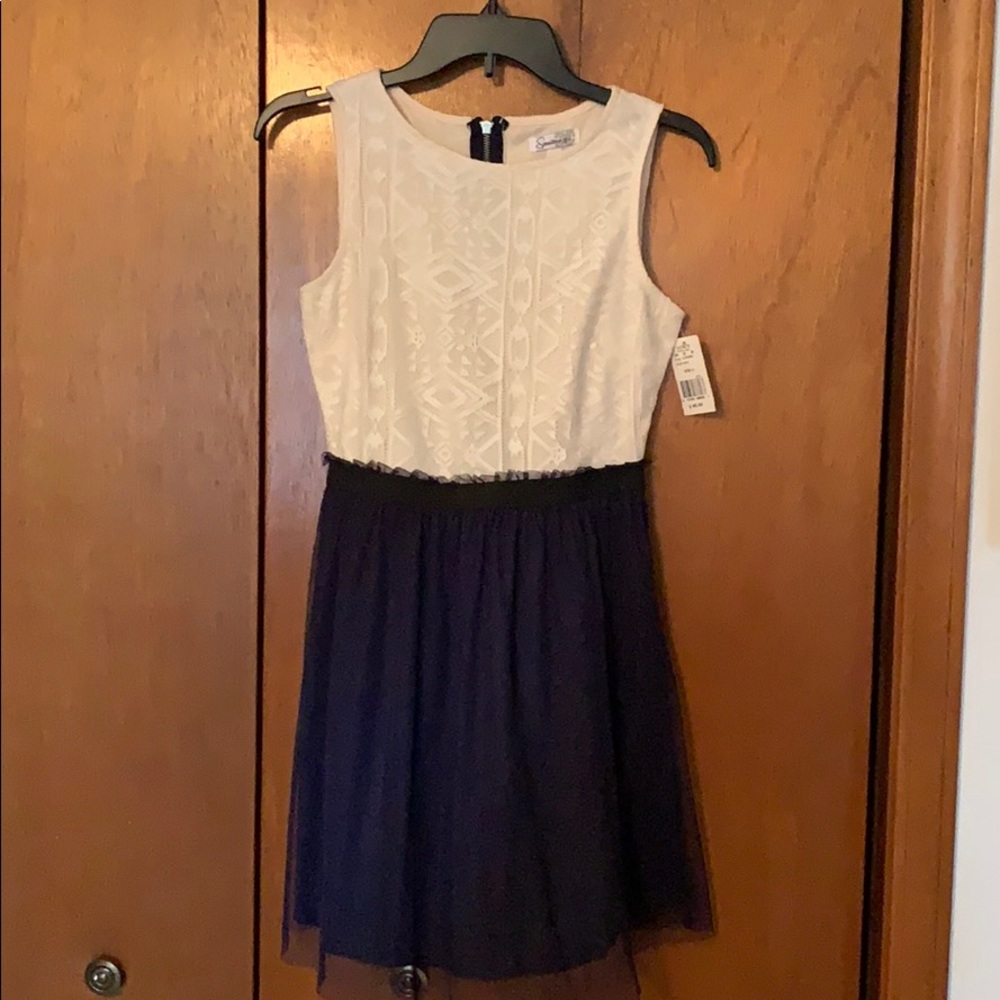 Off white & navy blue sleeveless dress